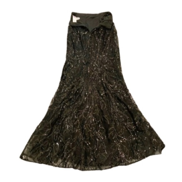 Special Occasion Sequin Gown By Splash - Size 0 - Picture 3 of 13